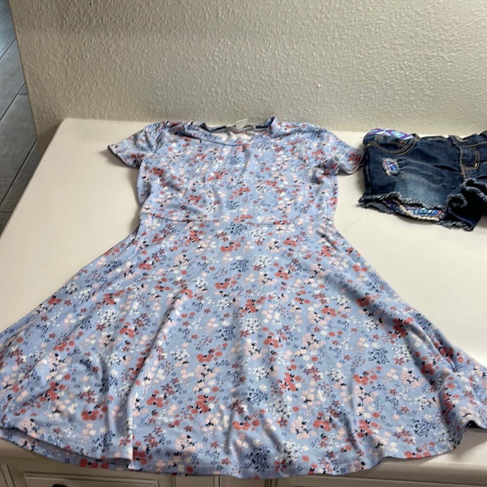 Little girls clothes bundle size: 8